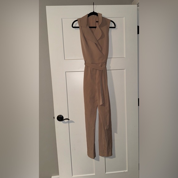 Black Halo Brittan Wide Leg Jumpsuit in Desert Sand 8 - Picture 2 of 6